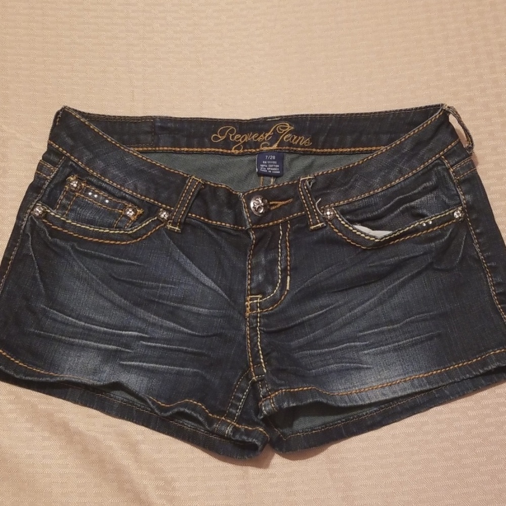 Request Jean Shorts - Picture 2 of 3